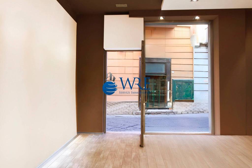 negozio in vendita a Caserta in zona Centro Città