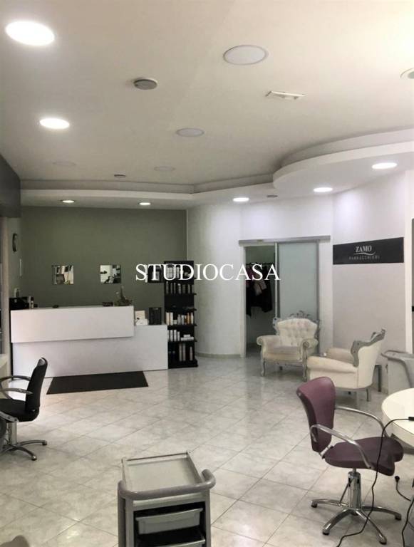 negozio in vendita a Caserta in zona Centro Città