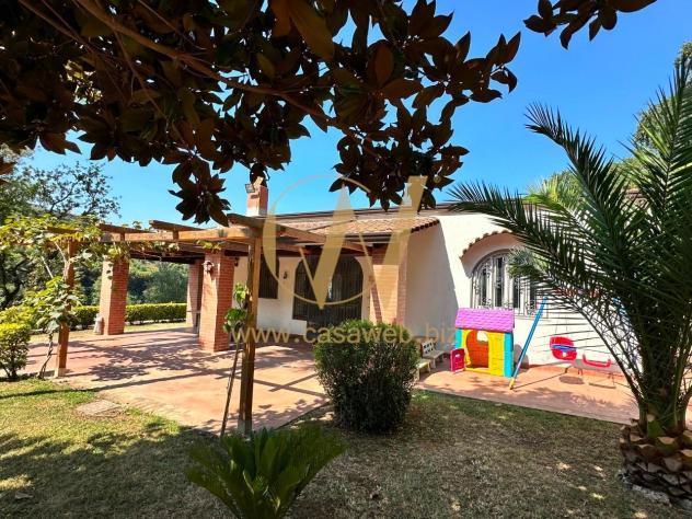 casa indipendente in vendita a Caserta in zona Casertavecchia