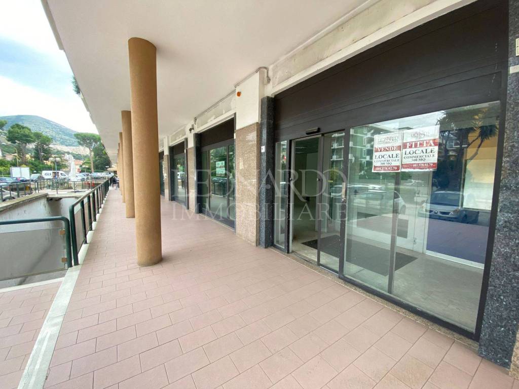 negozio in vendita a Caserta in zona Centurano/Cerasole