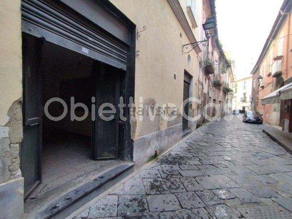 locale commerciale in vendita a Caserta