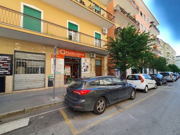 locale commerciale in vendita a Caserta