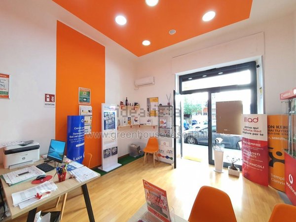 locale commerciale in vendita a Caserta
