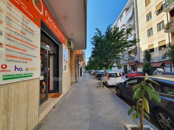 locale commerciale in vendita a Caserta in zona Ospedale