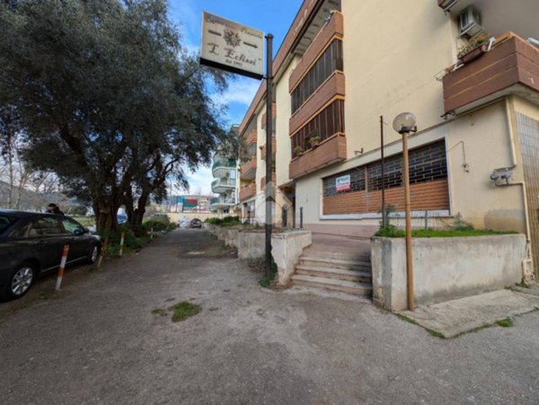 negozio in vendita a Caserta in zona Ospedale