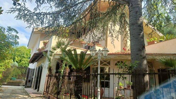 casa indipendente in vendita a Caserta in zona Puccianiello