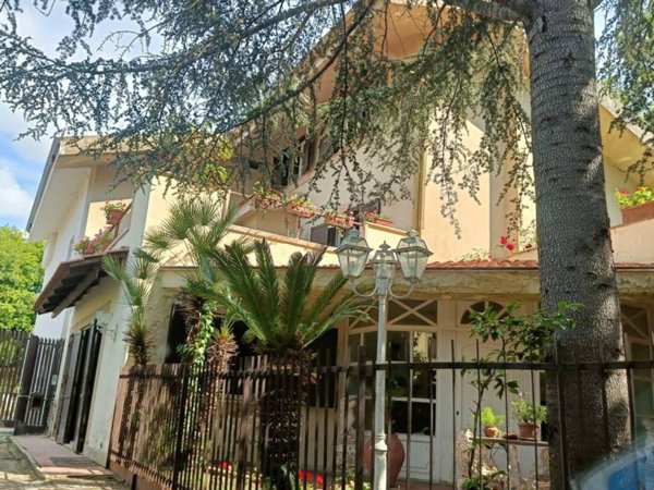 casa indipendente in vendita a Caserta in zona Briano