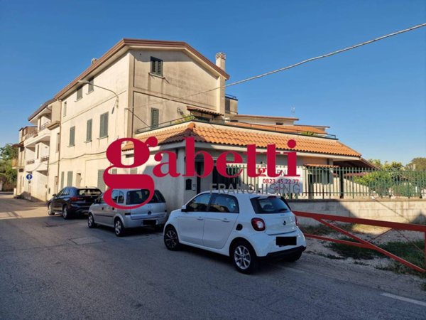 casa indipendente in vendita a Caserta in zona Casola