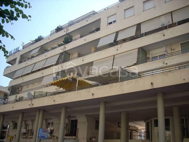 locale commerciale in vendita a Caserta in zona Centro Città