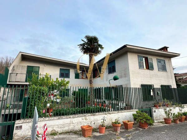 casa indipendente in vendita a Caserta in zona Briano