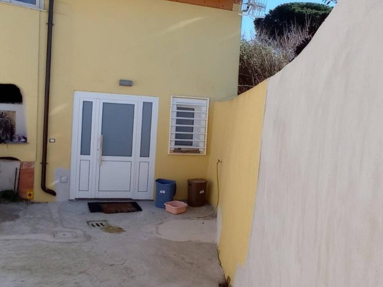 casa indipendente in vendita a Caserta in zona Puccianiello