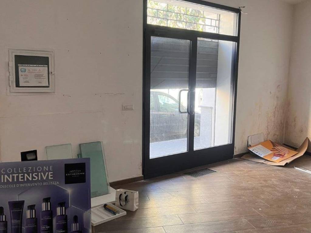negozio in vendita a Caserta in zona Centro Città