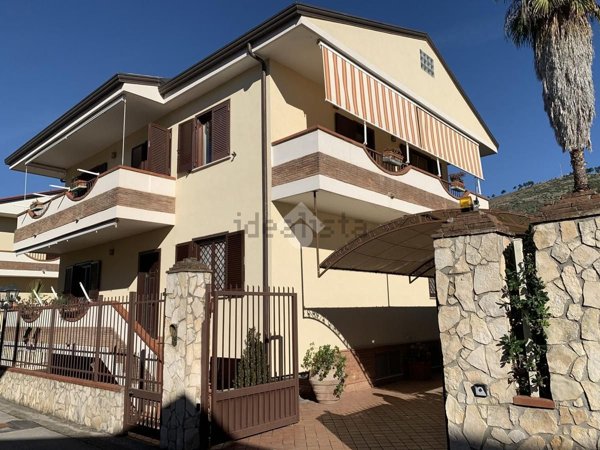 casa indipendente in vendita a Caserta in zona Centurano/Cerasole