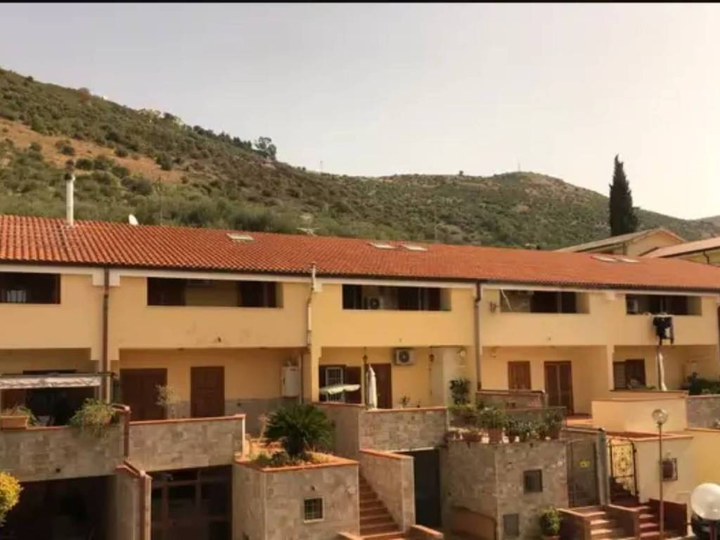 casa indipendente in vendita a Caserta in zona Santa Barbara / Tuoro