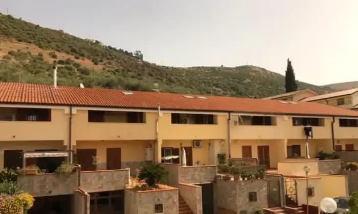 casa indipendente in vendita a Caserta in zona Santa Barbara / Tuoro
