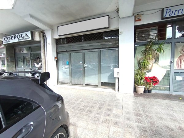 negozio in vendita a Caserta