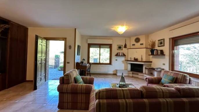 casa indipendente in vendita a Caserta in zona Casola