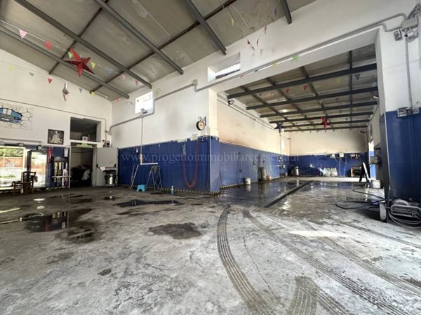 negozio in vendita a Caserta in zona Acquaviva
