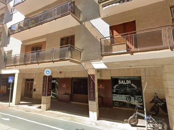 negozio in vendita a Caserta in zona Centro Città