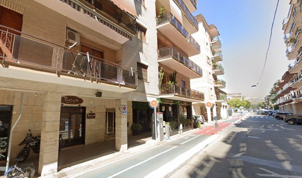 negozio in vendita a Caserta in zona Centro Città