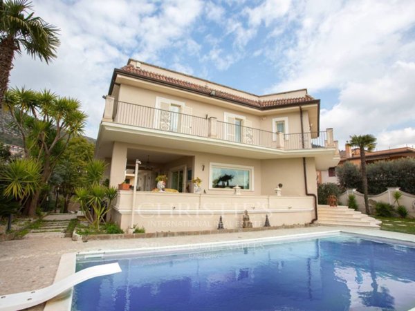 villa in vendita a Caserta in zona Briano