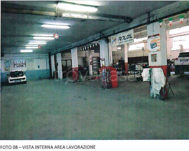 locale commerciale in vendita a Caserta in zona Centro Città