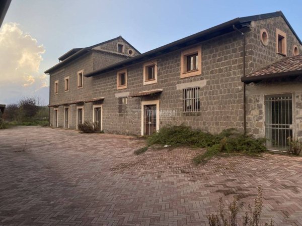 negozio in vendita a Caserta in zona Casertavecchia