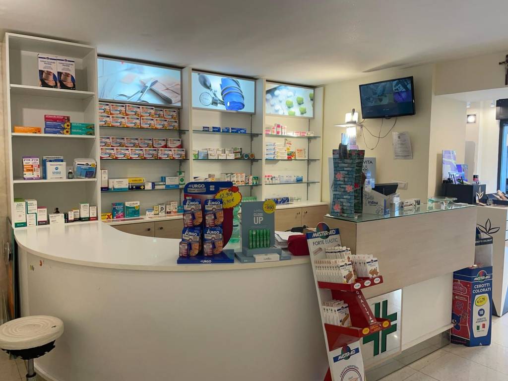 negozio in vendita a Caserta in zona Acquaviva
