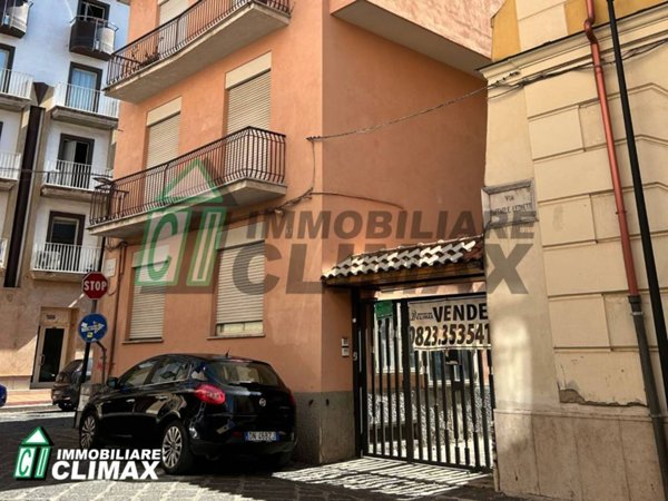 casa indipendente in vendita a Caserta in zona Acquaviva
