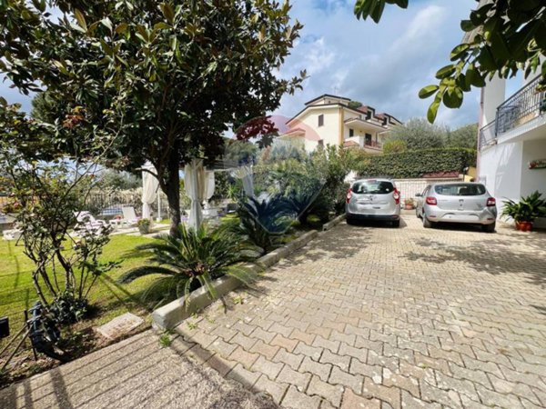 casa indipendente in vendita a Caserta in zona Santa Barbara / Tuoro