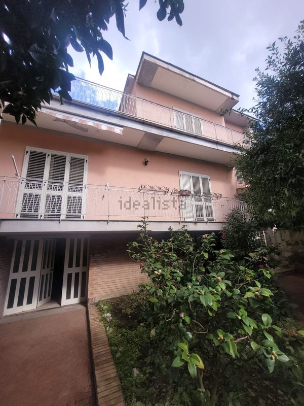 casa indipendente in vendita a Caserta in zona Centro Città