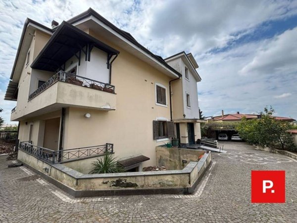 casa indipendente in vendita a Caserta in zona San Leucio