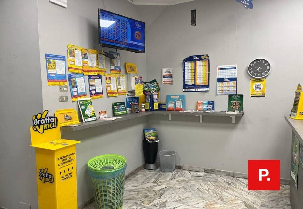 negozio in vendita a Caserta in zona Centro Città