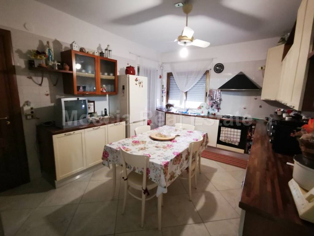 appartamento in vendita a Caserta in zona Acquaviva