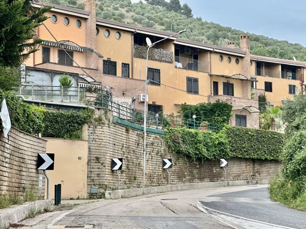 casa indipendente in vendita a Caserta in zona Mezzano