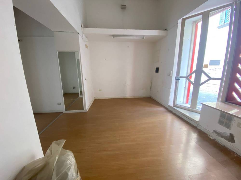 negozio in vendita a Caserta in zona Acquaviva