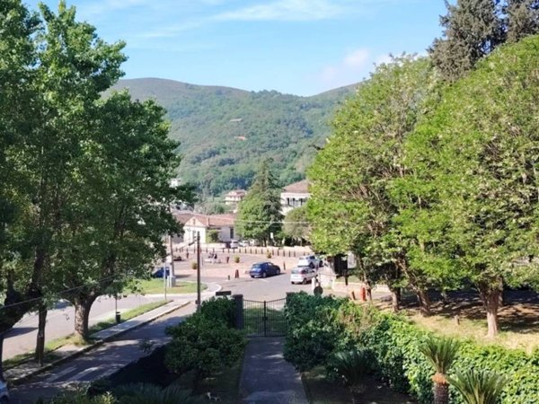 intera palazzina in vendita a Caserta in zona Vaccheria