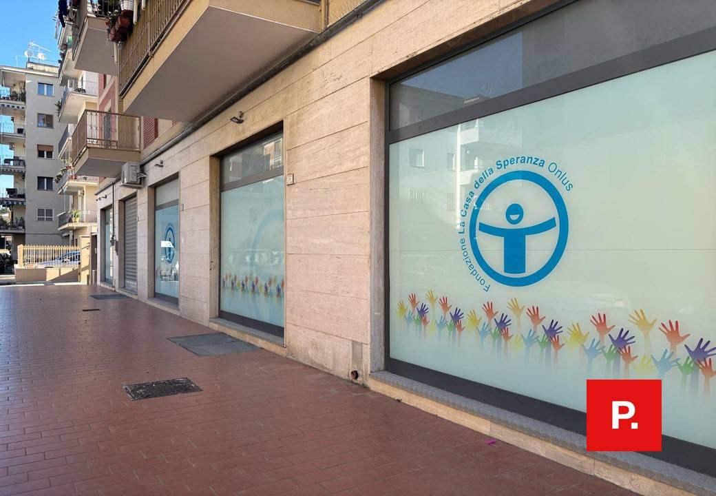 locale commerciale in vendita a Caserta