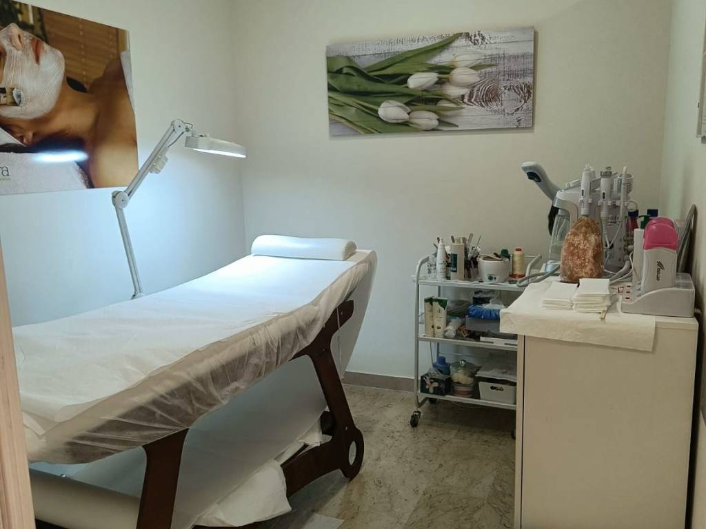 negozio in vendita a Caserta in zona Acquaviva