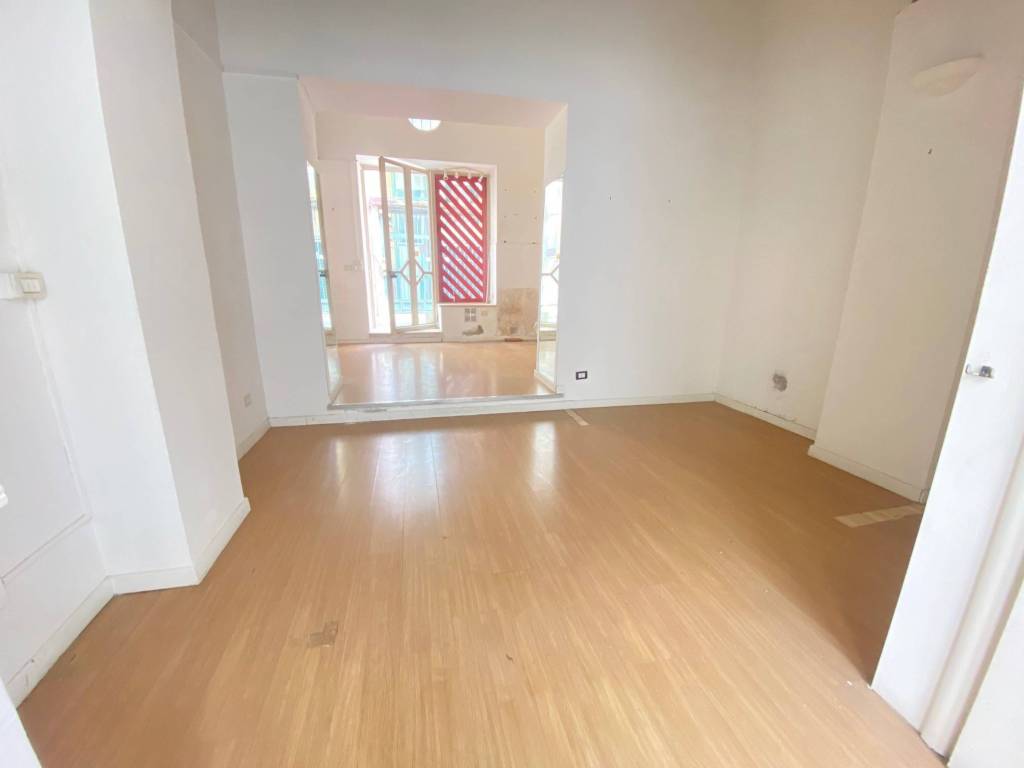 negozio in vendita a Caserta in zona Centro Città