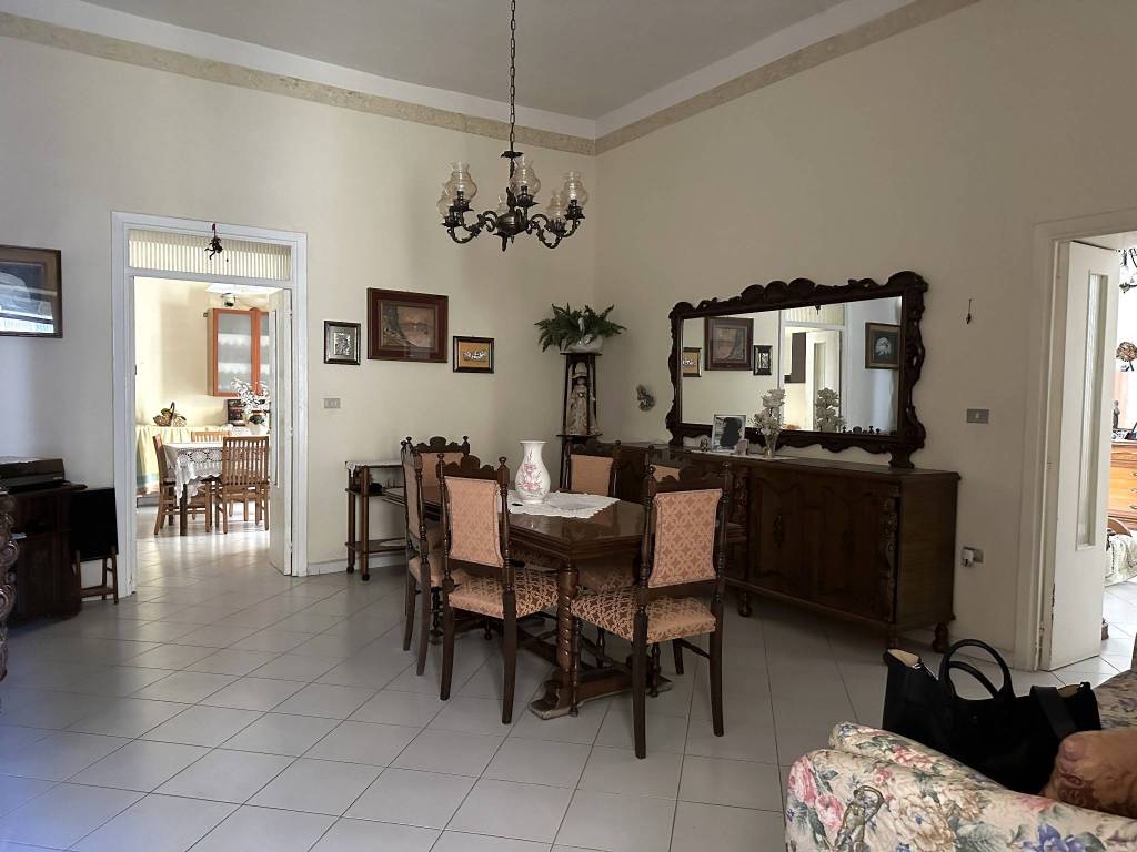 casa indipendente in vendita a Caserta in zona Centro Città