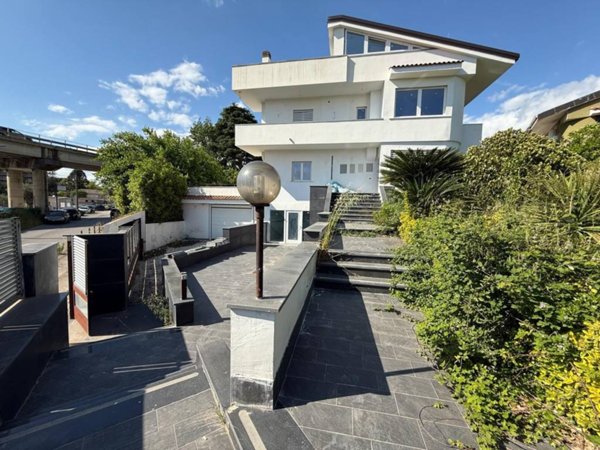 casa indipendente in vendita a Caserta in zona Centurano/Cerasole