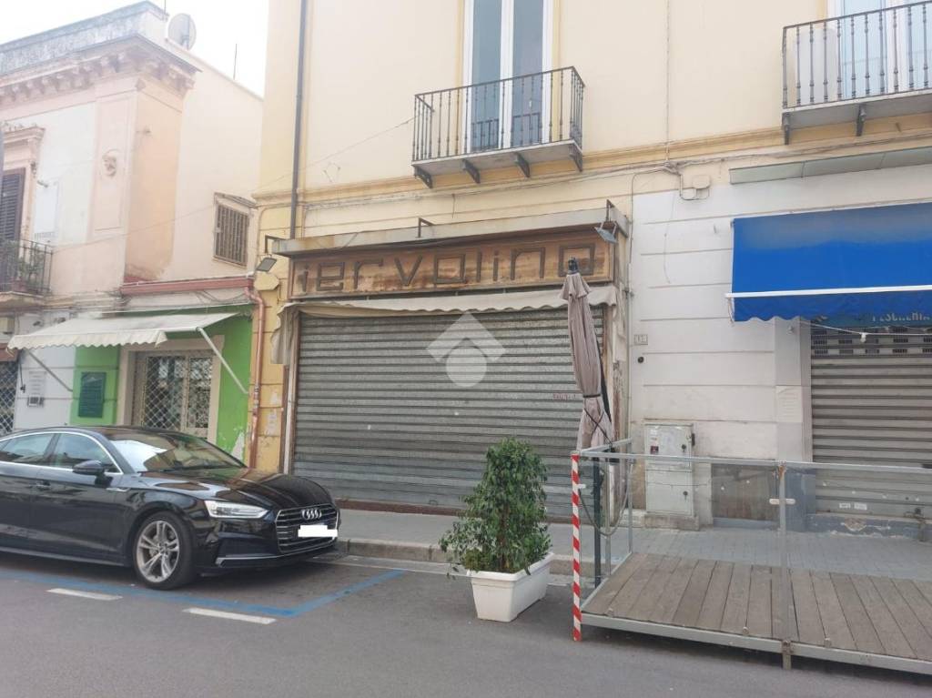 locale commerciale in vendita a Caserta in zona Centro Città