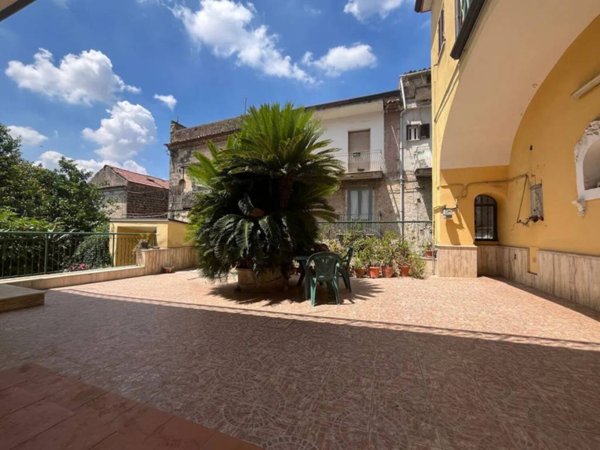 casa indipendente in vendita a Caserta in zona Centro Città