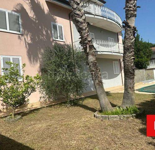 casa indipendente in vendita a Caserta in zona San Leucio