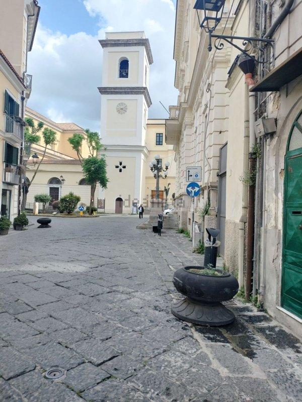 locale commerciale in vendita a Caserta in zona Centro Città