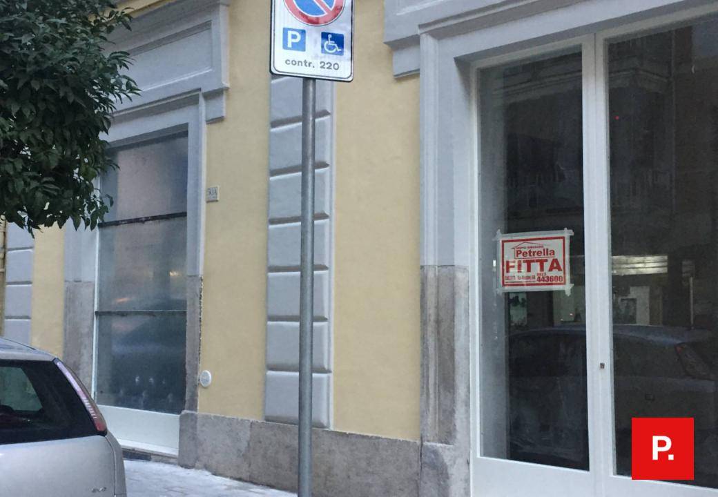 locale commerciale in vendita a Caserta in zona Centro Città