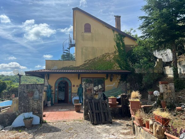 casa indipendente in vendita a Caserta in zona Centro Città