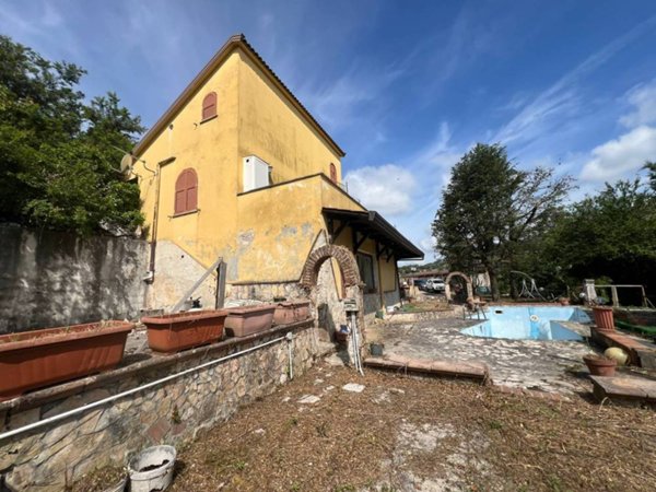 casa indipendente in vendita a Caserta in zona Centro Città