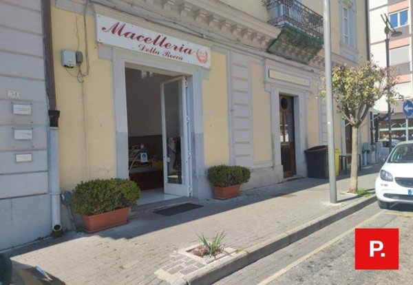locale commerciale in vendita a Caserta in zona Centro Città